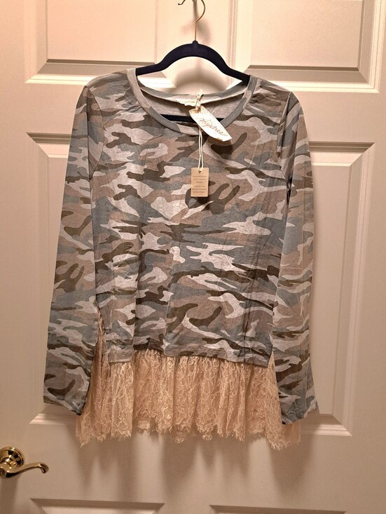 Mystree Tops - MYSTREE green CAMO sweatshirt LACE TOP new LONG SLEEVES size large 40" CHEST